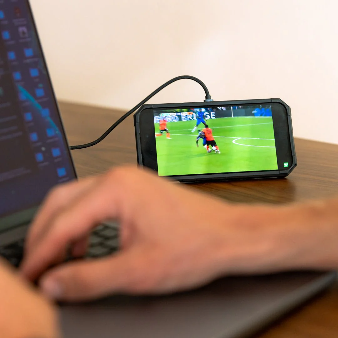 Magnetic Wireless Charging Stand - Image 5